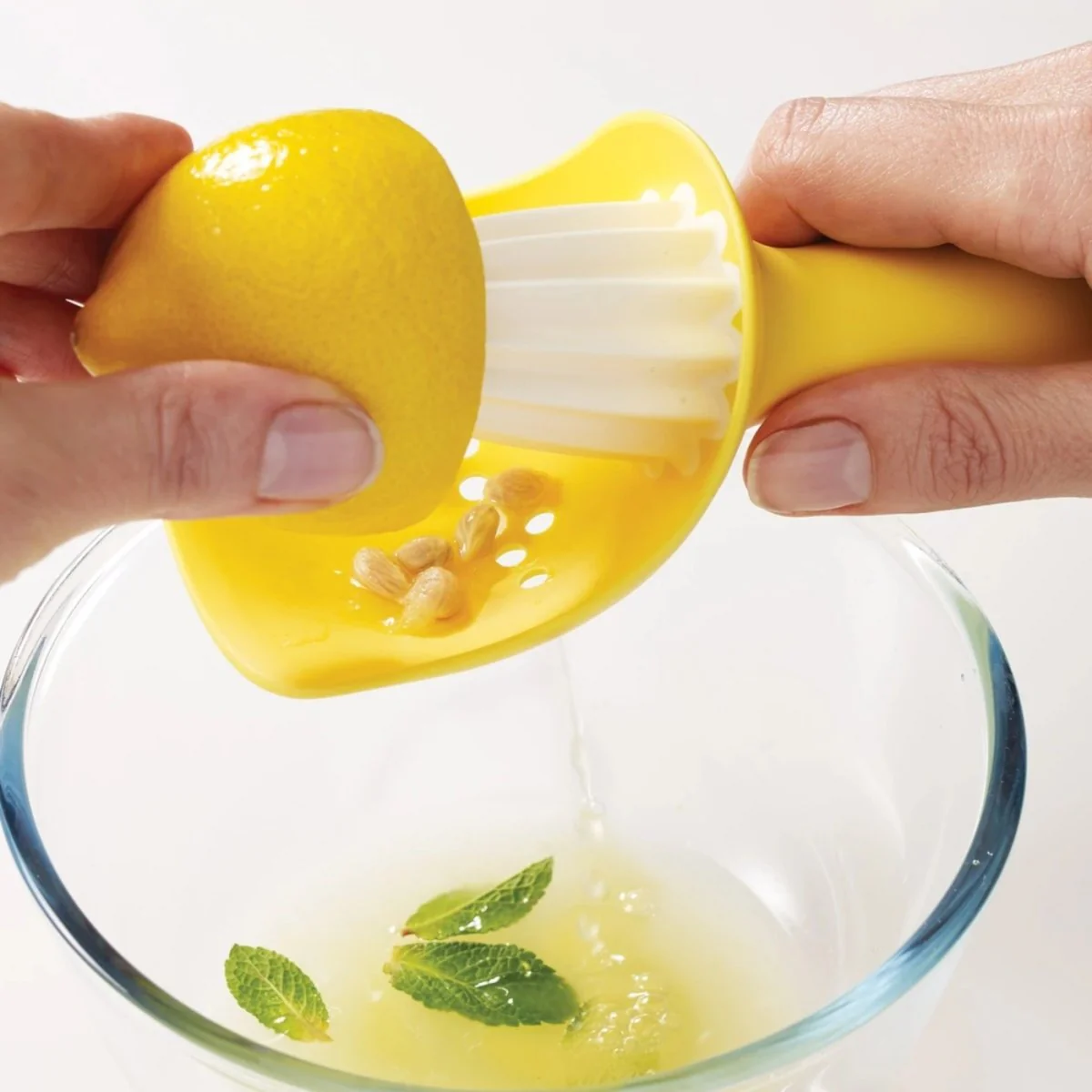 Joseph Joseph Citrus Reamer Catcher Yellow - Image 3