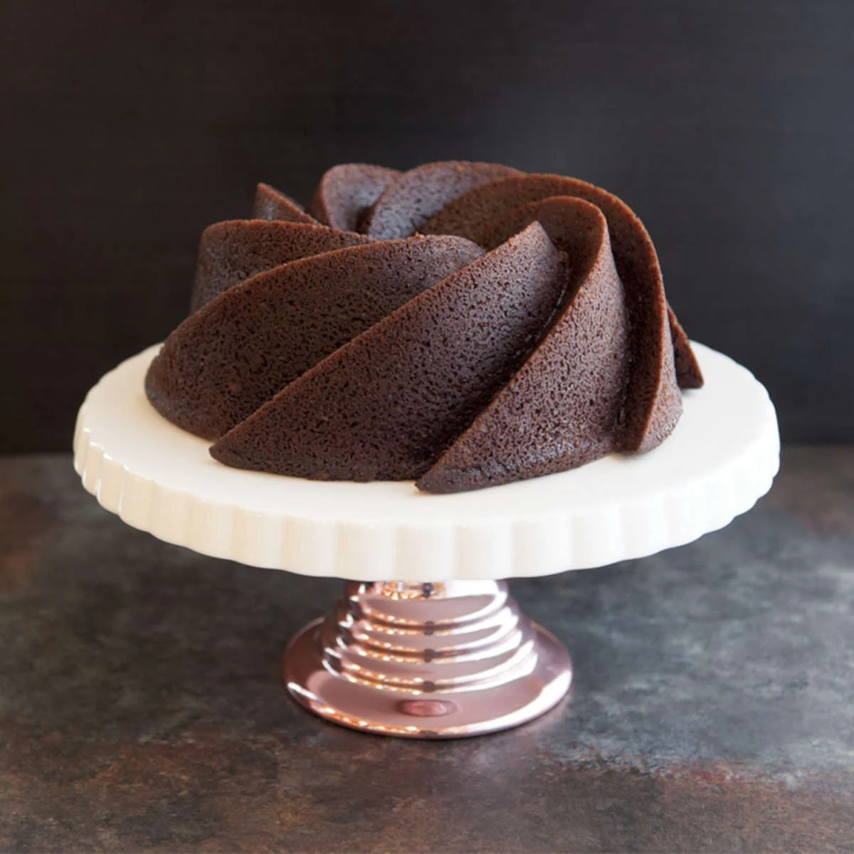Nordic Ware Heritage Bundt Pan Gold 22cm - Image 3